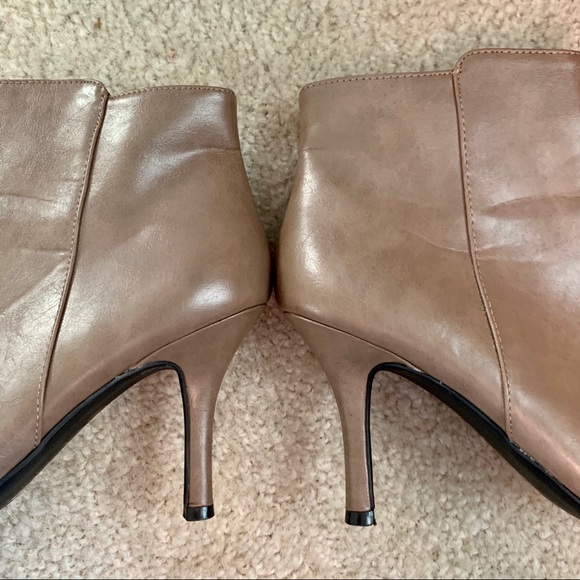 🆕CHINESE LAUNDRY Leather Taupe Ankle Booties - Picture 13 of 15
